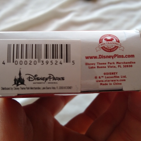 2017 star wars official Disney parks pin - Picture 3 of 3